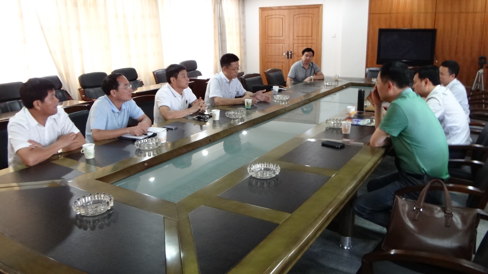 月亮上的赤耳兔